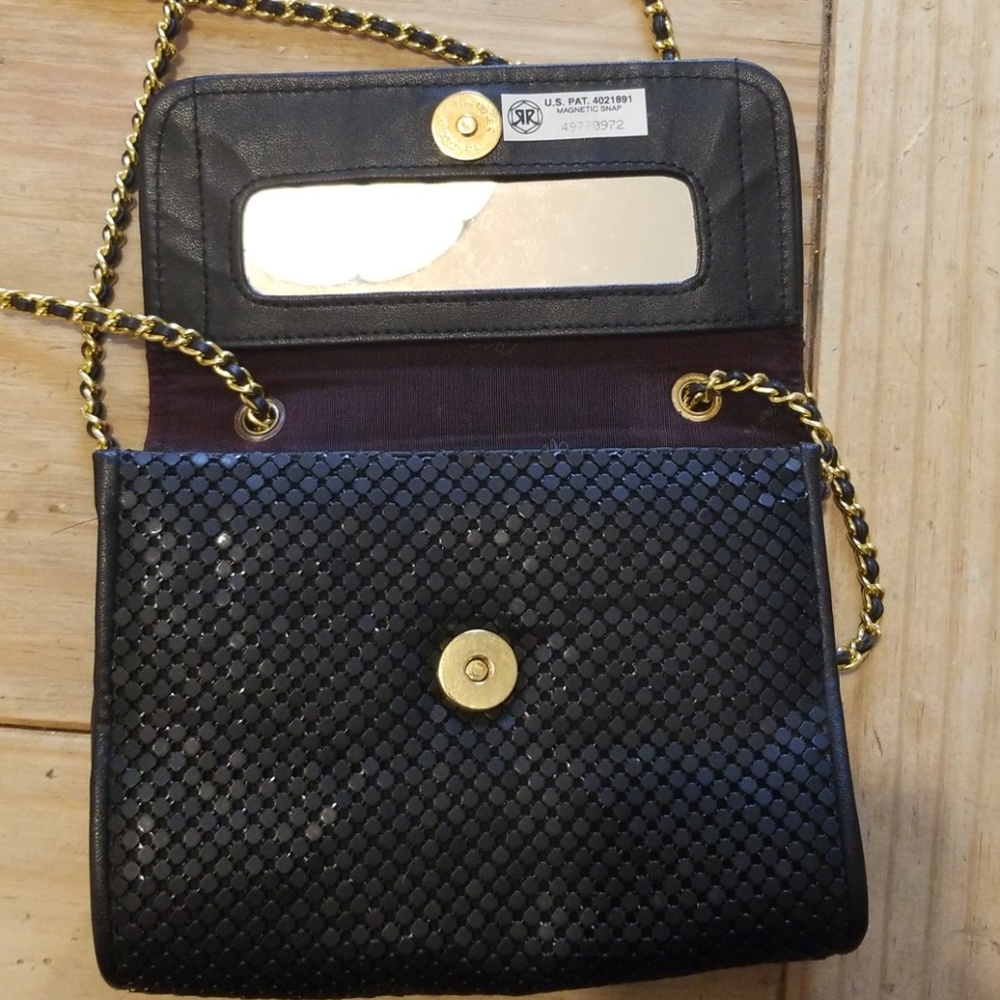 👜Black Whiting and Davis purse with gold straps - Picture 4 of 7